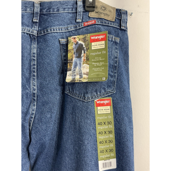 Mens Wrangler Regular Fit Blue Jeans 40x30 NWT - Picture 3 of 9